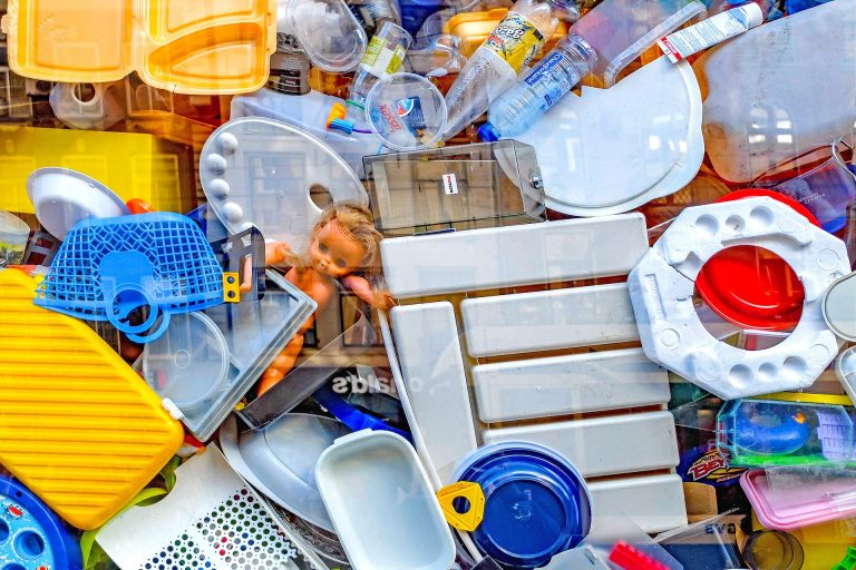 „Reciclăm în România” – Aruncăm anual peste 5 milioane de tone de deşeuri